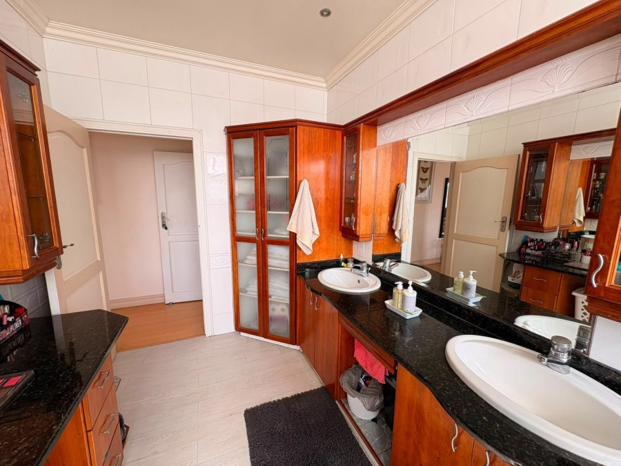 7 Bedroom Property for Sale in Quigney Eastern Cape